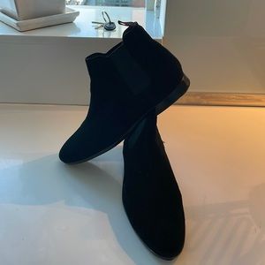 Black suede Hugo Boss boots